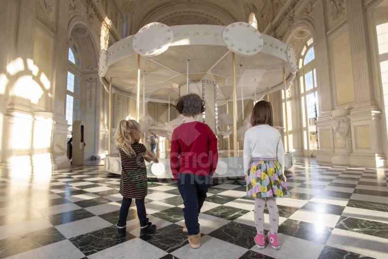 VENARIA - Nella Galleria Grande della Reggia approda la «Giostra di Nina» - FOTO