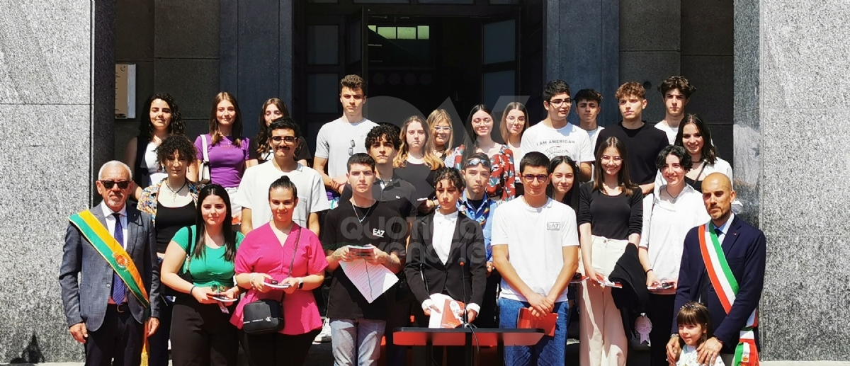 VENARIA - Festa della Repubblica: consegnata la Costituzione ai neo 18enni - NOMI E FOTO