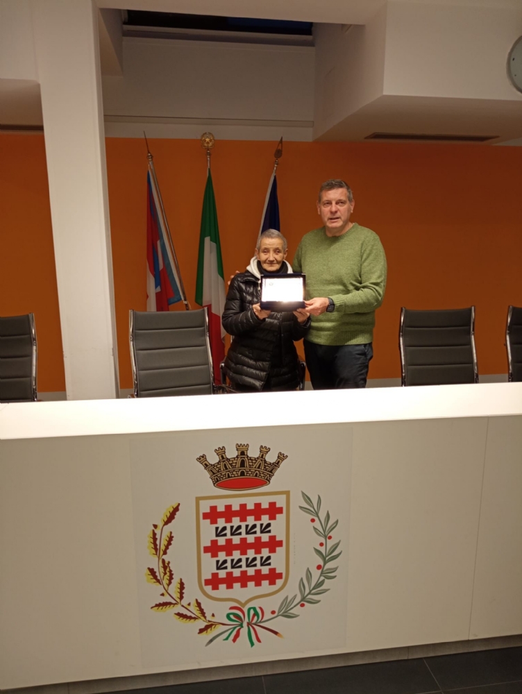 BORGARO - Gabriella Pistura, Francesca Di Dedda e Christian Mancino premiati in Comune - FOTO