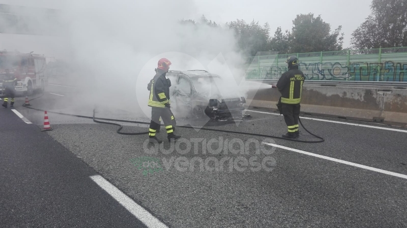 RIVOLI - Auto a gpl a fuoco mentre è in marcia in tangenziale: conducente salvo per miracolo