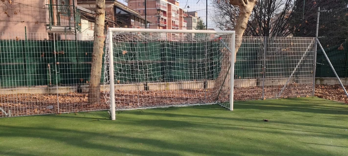 COLLEGNO-SAVONERA - Dopo gli atti vandalici, rimesso a nuovo il campo da calcio a 5 - FOTO