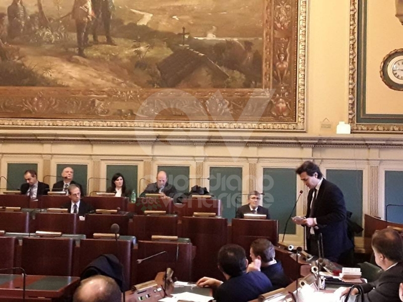 BORGARO - Una rossa sul suo «scranno»: la Città Metropolitana ricorda Vincenzo Barrea