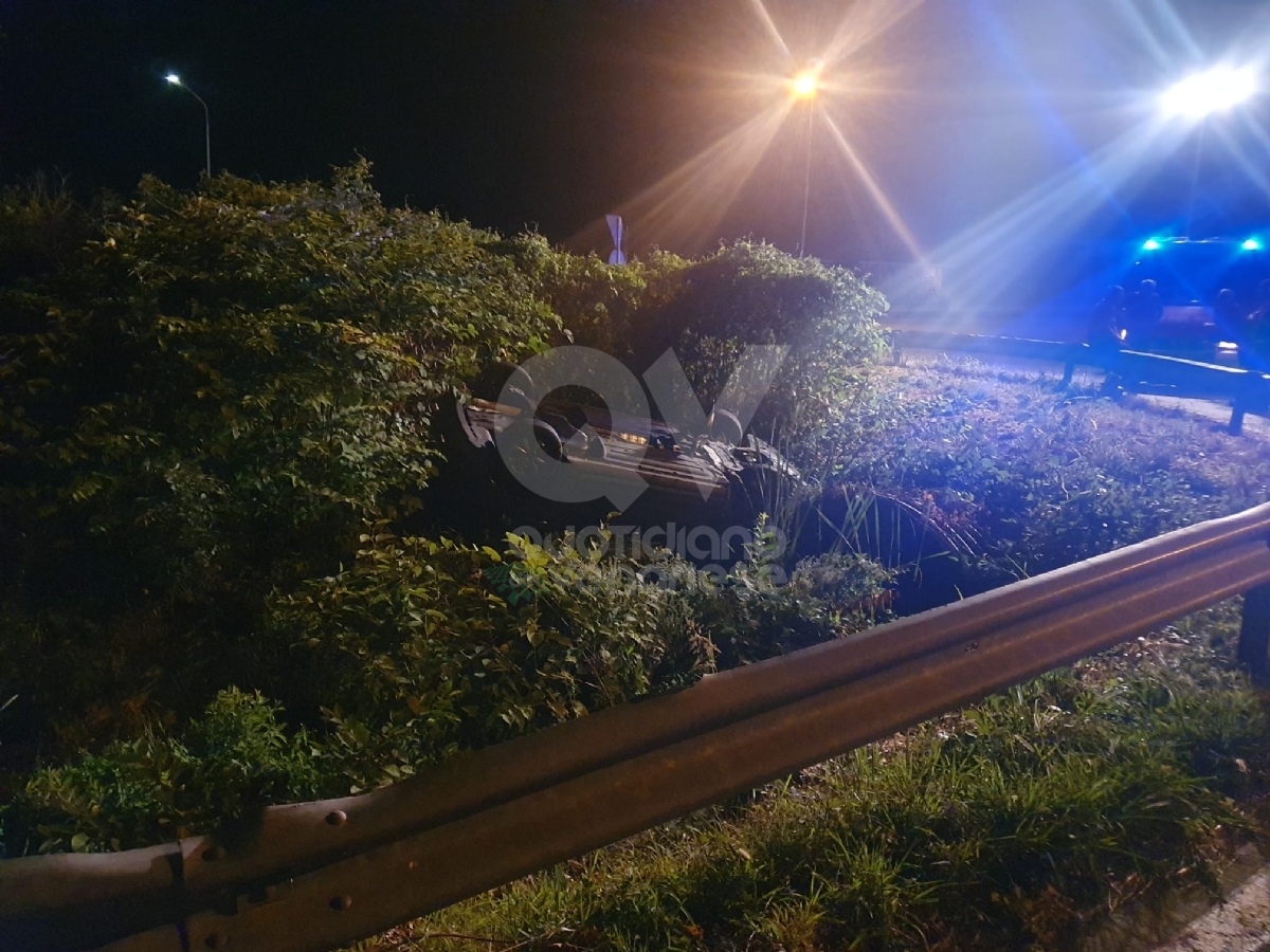 INCIDENTE A CAFASSE - Perde il controllo dell'auto e finisce fuori strada: 35enne ferito - FOTO