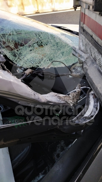 RIVOLI - Tamponamento in tangenziale: famiglia coinvolta nell'incidente, disagi al traffico FOTO