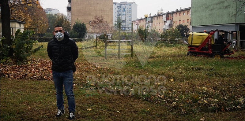 VENARIA - Al via il taglio dell'erba nel quartiere di Altessano