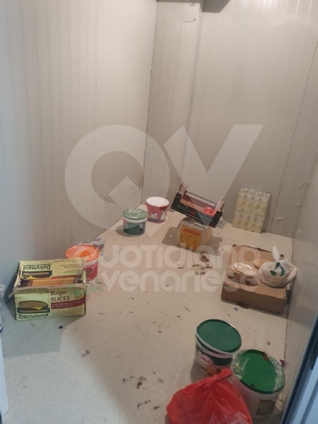 VENARIA - Cibo mal conservato e tasse non pagate: chiuso un negozio in via Mensa
