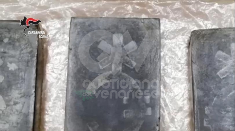 CASELLE-CAFASSE - Tornano in azione i «delivery della droga»: due giovani in manette