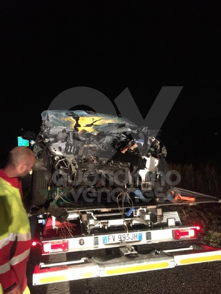COLLEGNO - Si schianta contro il guard rail in tangenziale: grave un 31enne