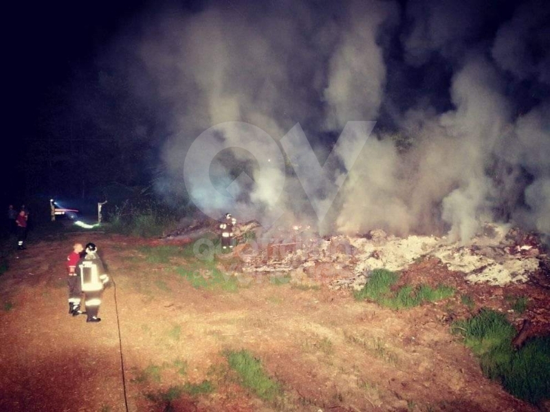 DRUENTO - A fuoco delle ramaglie in un terreno agricolo a ridosso della provinciale