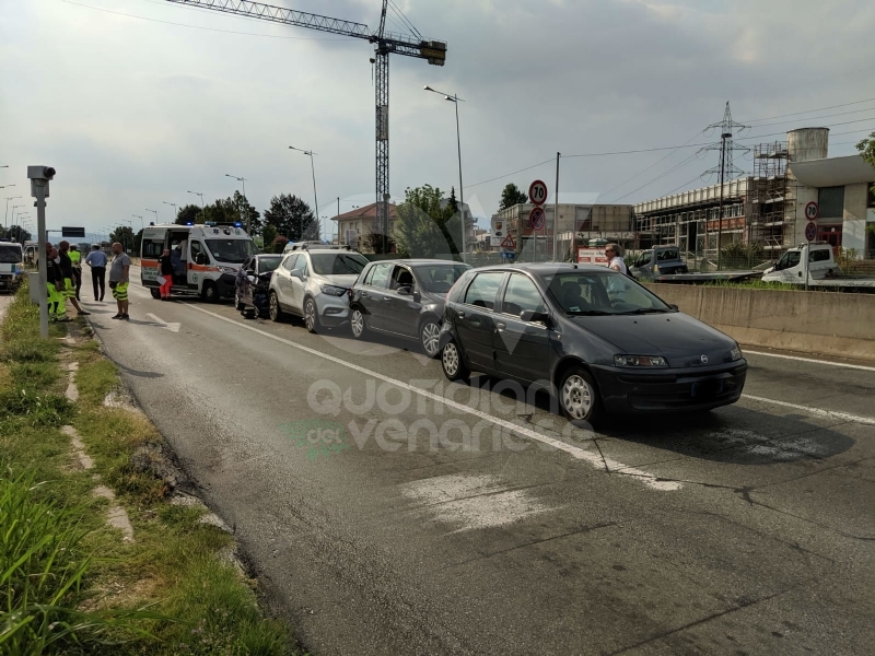 GRUGLIASCO - Tre feriti dopo il tamponamento a catena in corso Allamano