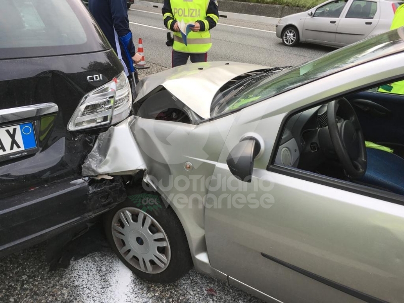 COLLEGNO - Incidente stradale sulla tangenziale nord di Torino: tre feriti in ospedale - FOTO