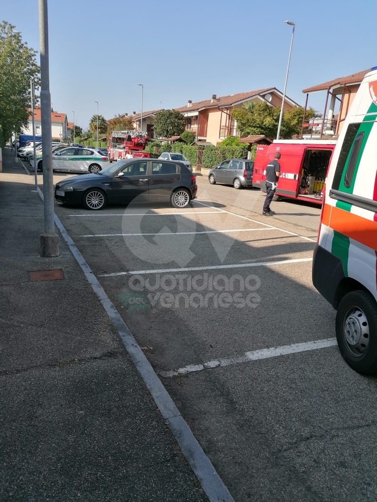 INCENDIO A SAVONERA - Auto elettrica prende fuoco in un garage in via Martinetto - FOTO