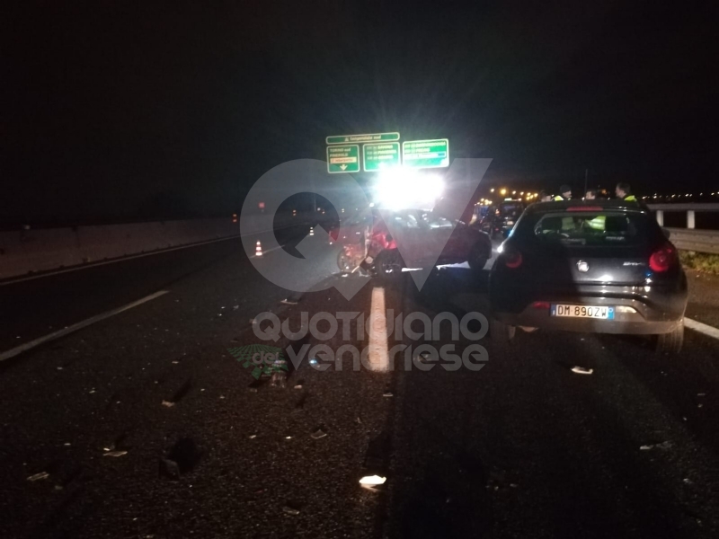 RIVOLI - Incidente in tangenziale: una macchina prende fuoco. Quattro persone rimaste ferite