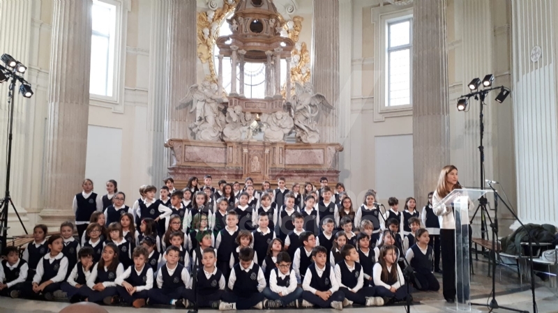 VENARIA - L'arcivescovo Nosiglia in visita a Sant'Uberto: protagoniste le scuole della città - FOTO