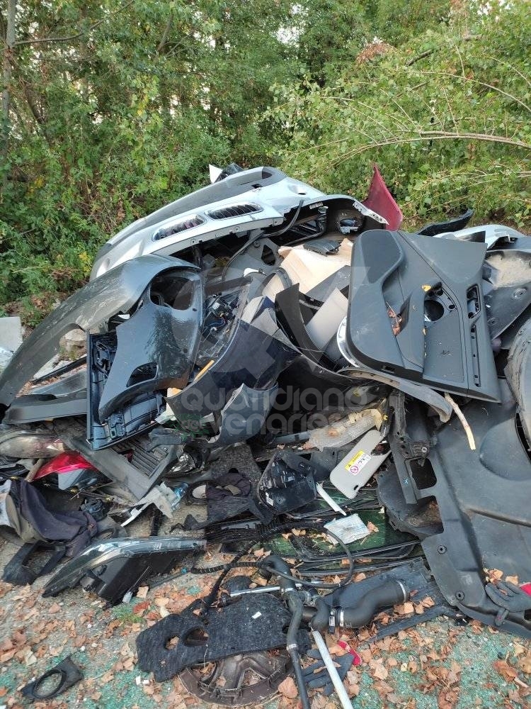 VENARIA - Rifiuti abbandonati in Corona Verde, i civich pizzicano il colpevole: rischia una multa da 26mila euro - FOTO