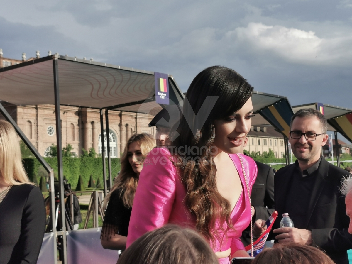 VENARIA - Eurovision, grande festa in città per il «Turquoise Carpet»: la passerella dei cantanti in gara - FOTO