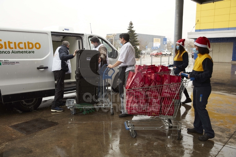COLLEGNO - 1800 pasti caldi e 850 pacchi alimentari: il regalo di Ikea ai più bisognosi