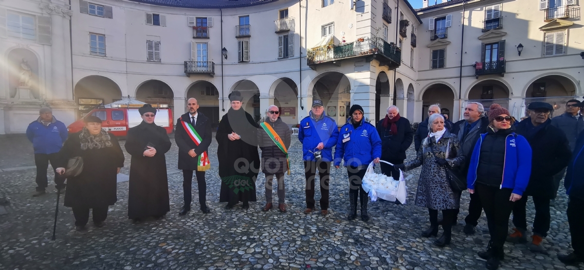VENARIA - I Vigili del Fuoco omaggiano l'Immacolata in piazza Annunziata - FOTO