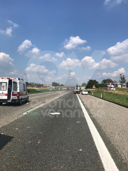 DELIRIO IN TANGENZIALE - Scontro fra due autocarri: un uomo incastrato, traffico bloccato