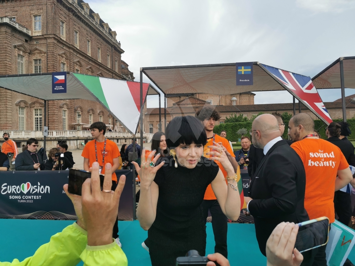 VENARIA - Eurovision, grande festa in città per il «Turquoise Carpet»: la passerella dei cantanti in gara - FOTO