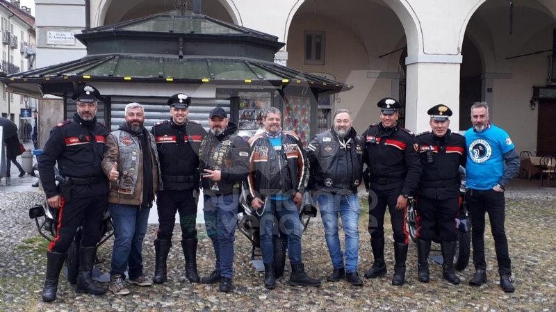 VENARIA - «Un motogiro per unire»: piazza Annunziata tinta di blu ha accolto centinaia di Harley