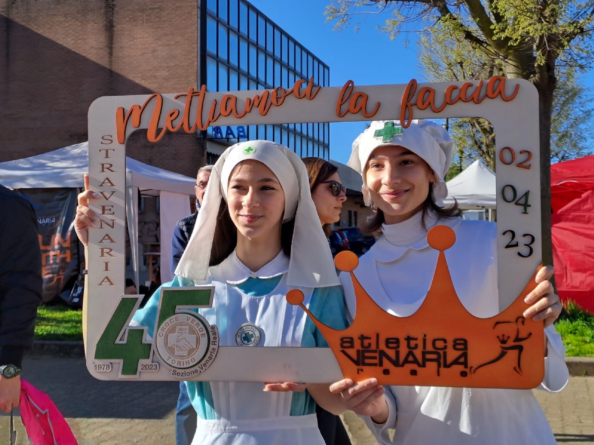 VENARIA - Una marea di gente per la «StraVenaria» e la «21 Reale» - FOTO E VIDEO