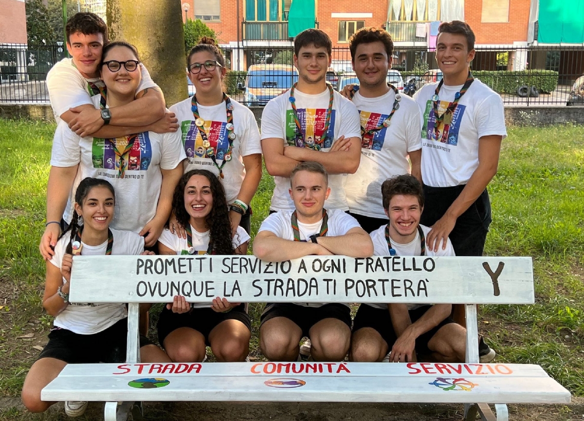 VENARIA - Parco pulito e panchine dipinte grazie al «Gruppo Scout Venaria Reale 1» - FOTO
