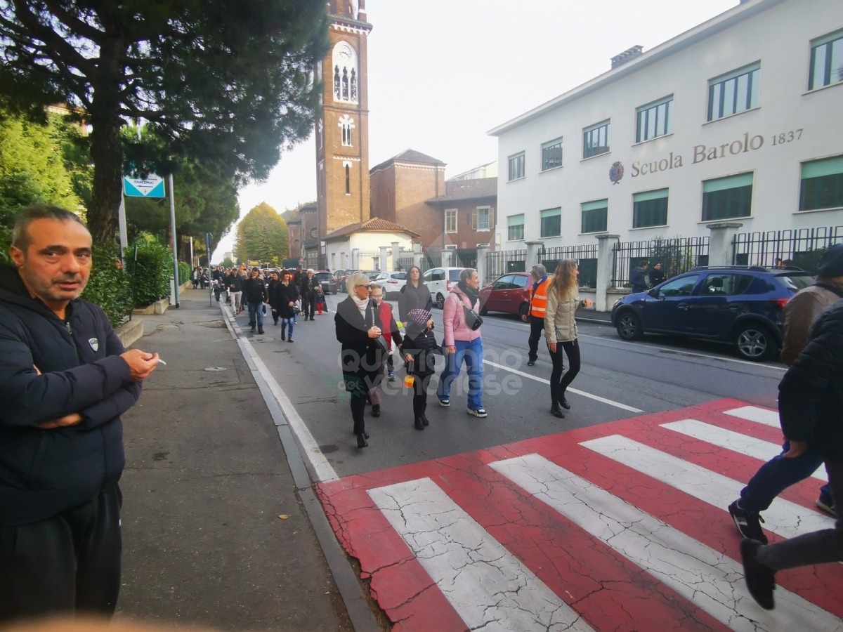 VENARIA - Le «Lanterne di San Martino»: protagonisti i bimbi dell'Asilo di Altessano - FOTO