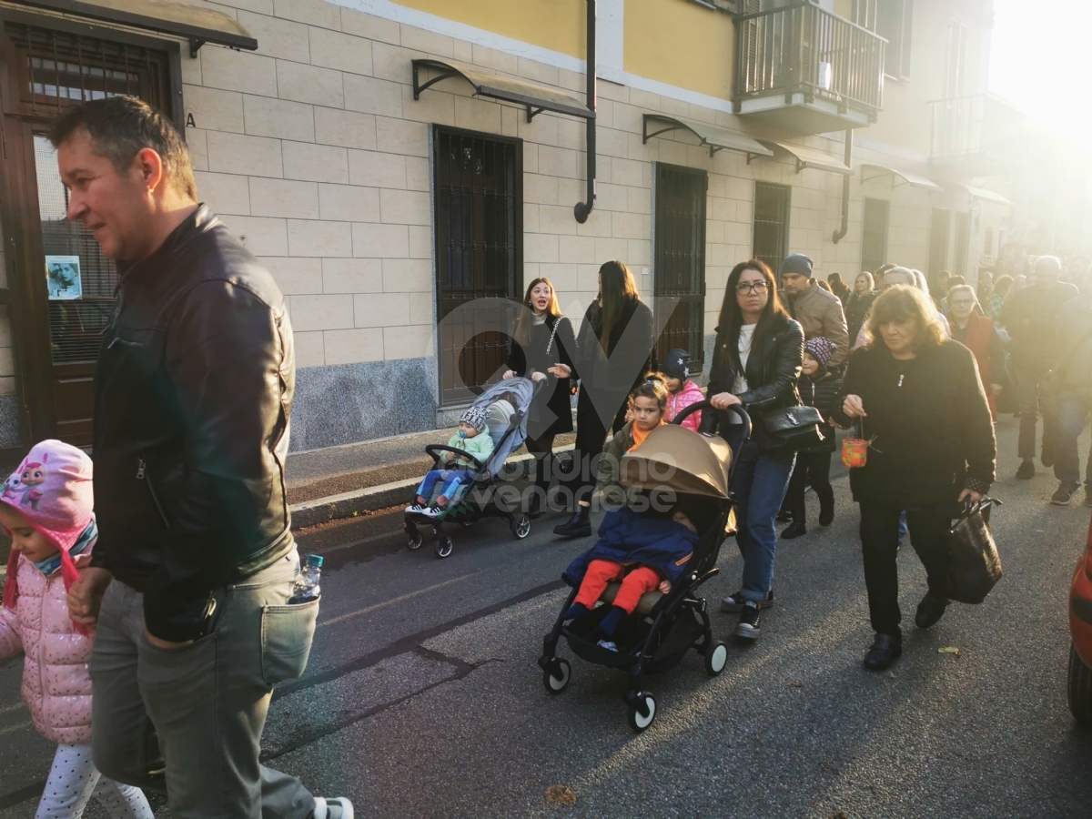 VENARIA - Le «Lanterne di San Martino»: protagonisti i bimbi dell'Asilo di Altessano - FOTO