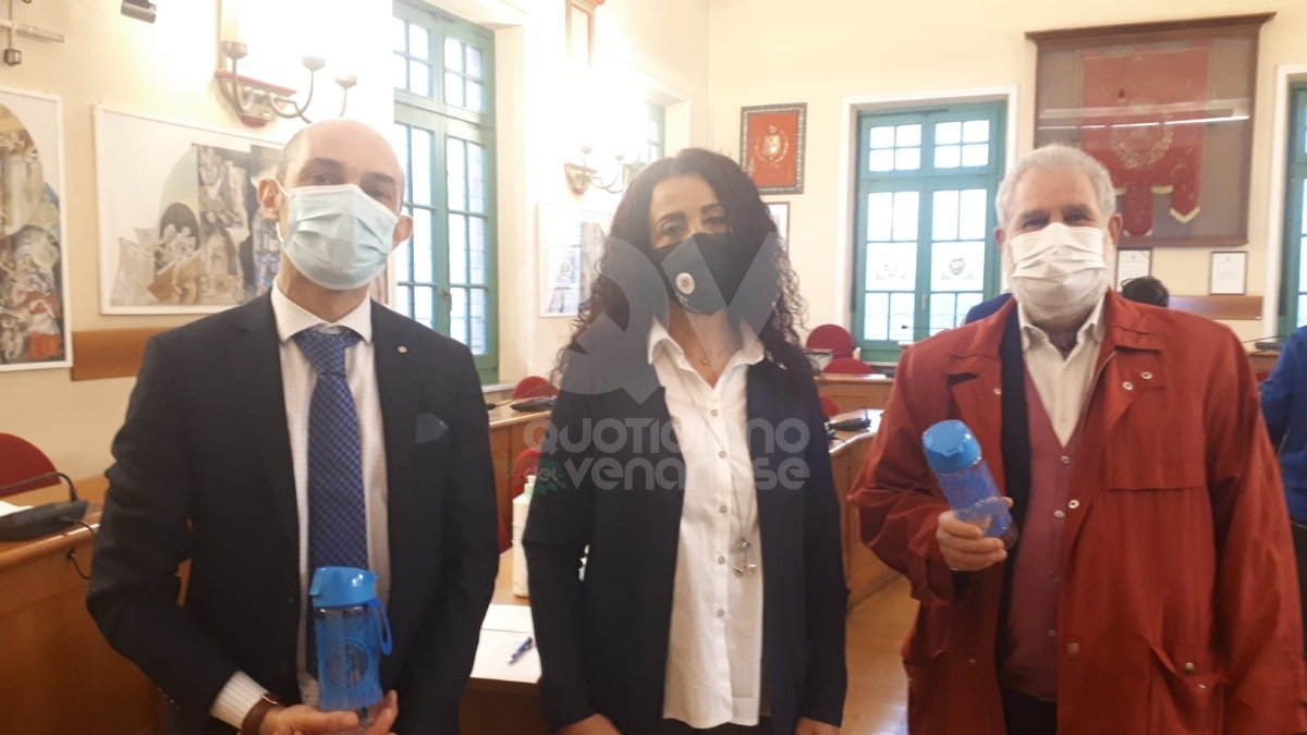 VENARIA - Le «borraccette a km 0» per aiutare l'ambiente e combattere lo spreco d'acqua