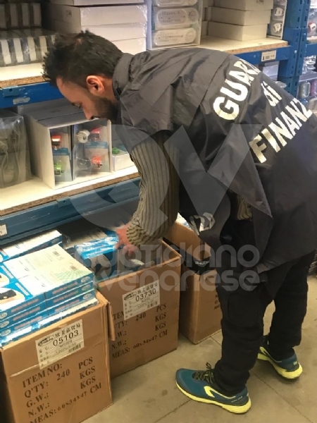 RIVOLI-PIANEZZA - Maxi sequestro di prodotti medici, sanitari e giocattoli: FOTO