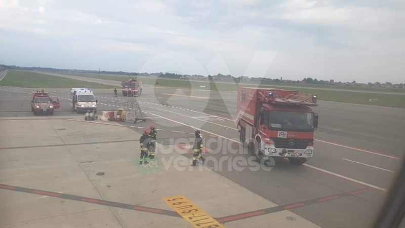 CASELLE - Fiamme sul volo Torino-Roma: evacuati tutti i passeggeri FOTO