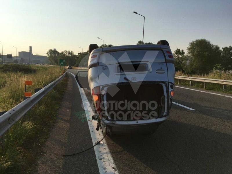 TORINO-RIVOLI - Si ribalta con l'auto mentre va a lavoro: ferito 28enne rivolese