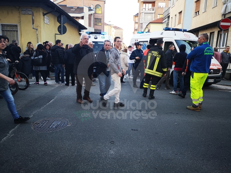 VENARIA - Scontro all'incrocio: auto si ribalta in via Nazario Sauro: una ferita