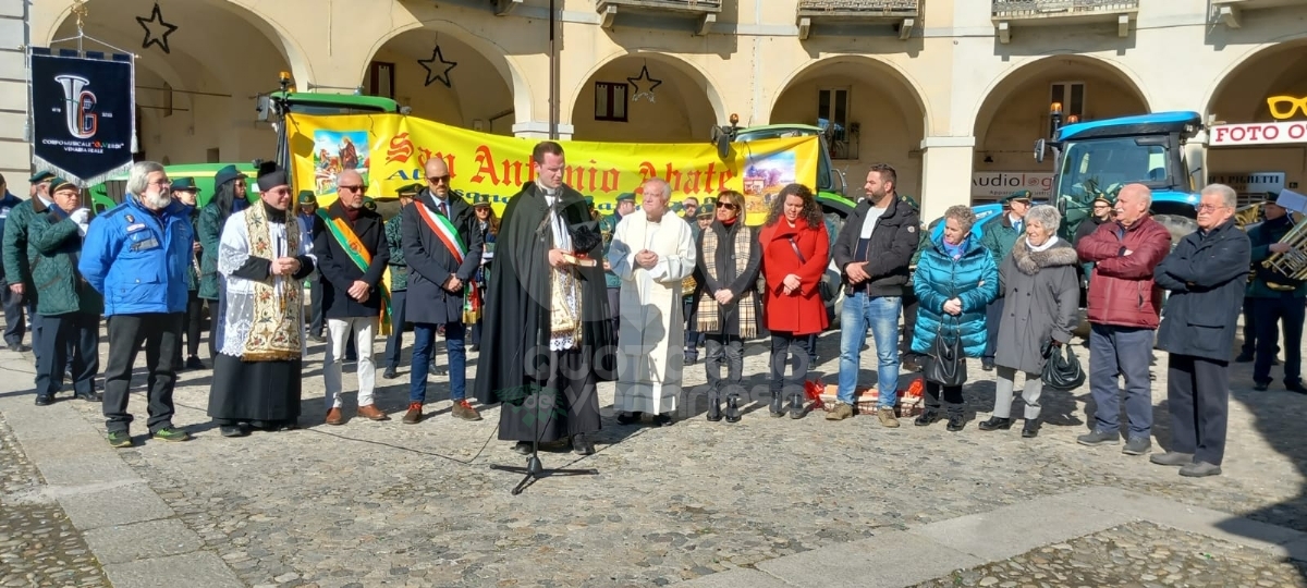 VENARIA - La grande festa per Sant'Antonio Abate: in tanti per il corteo dei trattori - FOTO E VIDEO