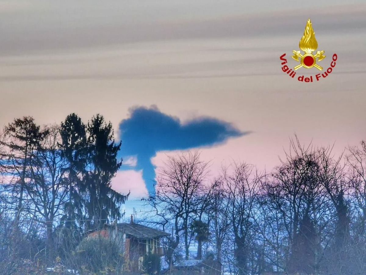 CRONACA - Incendio in un'azienda di trattamento rifiuti a Beinasco: puzza di bruciato fino a Venaria - FOTO