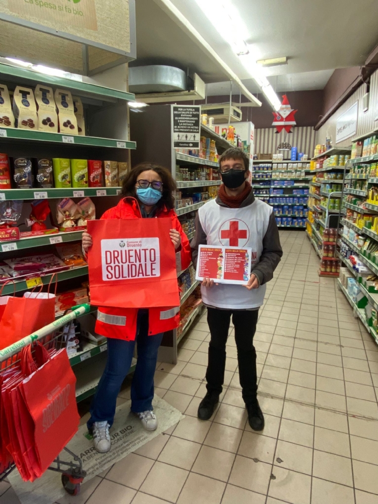 DRUENTO - Grande successo per la raccolta alimentare natalizia - FOTO