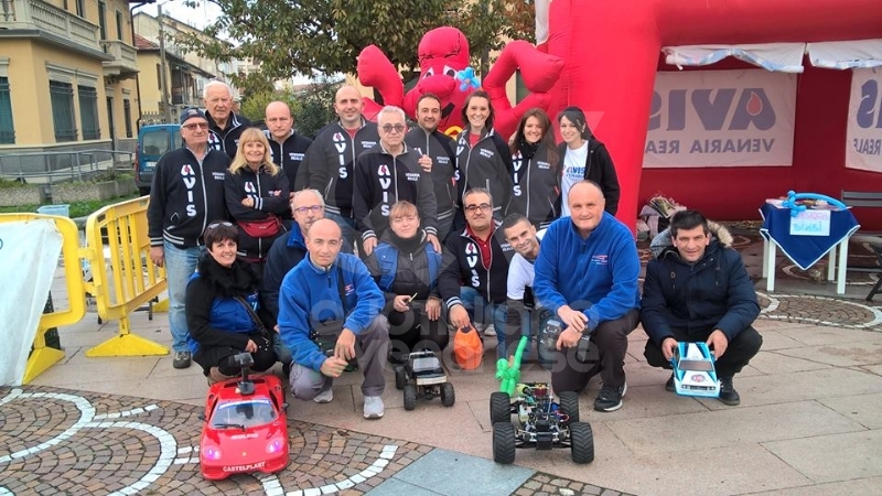 VENARIA - Successo per la «Castagnata» dell'Avis in piazza Pettiti
