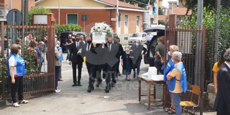 COLLEGNO - Lacrime e tanta commozione ai funerali del piccolo Riccardo Celoria - FOTO