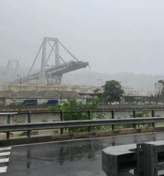 TRAGEDIA A GENOVA - CROLLA PONTE DELL'AUTOSTRADA: «CI SONO DEI MORTI» - FOTO e VIDEO