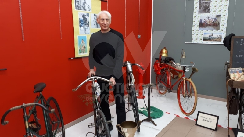 VENARIA - Biciclette, tricicli vintage e gli antichi mestieri: la nuova mostra di Antonio Iorio