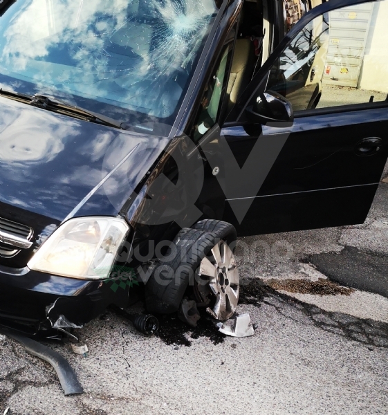 VENARIA - Provoca l'incidente, ma all'arrivo dei carabinieri di lui non c'è traccia