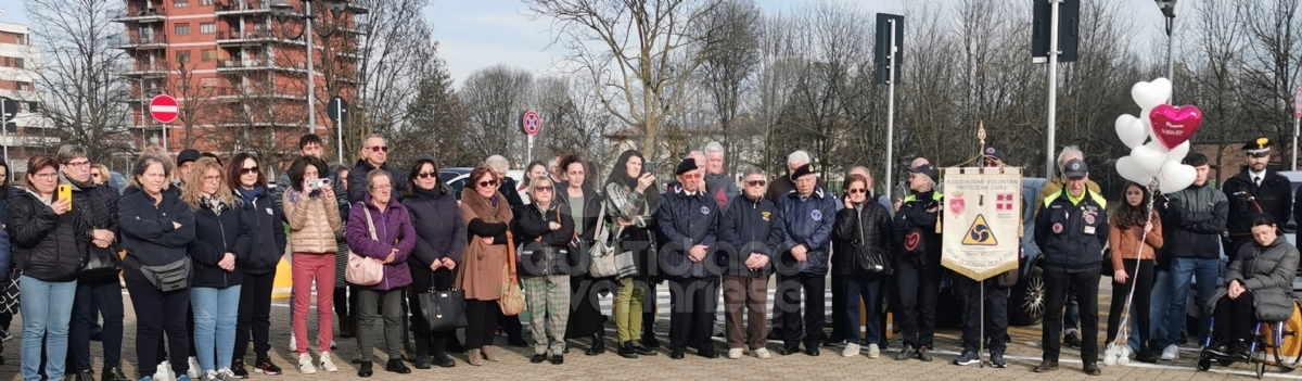 VENARIA - Due anni senza Massimo Ricciardello: in piazza Ravera una targa e una magnolia - FOTO