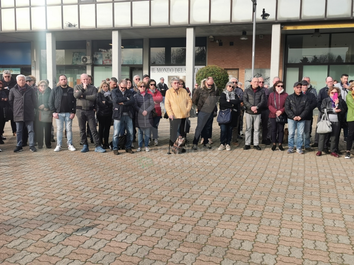 VENARIA - Due anni senza Massimo Ricciardello: in piazza Ravera una targa e una magnolia - FOTO