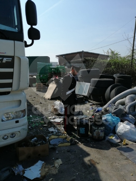 VENARIA-CASELLE - Discariche, bar e officine abusive: i carabinieri denunciano nove persone