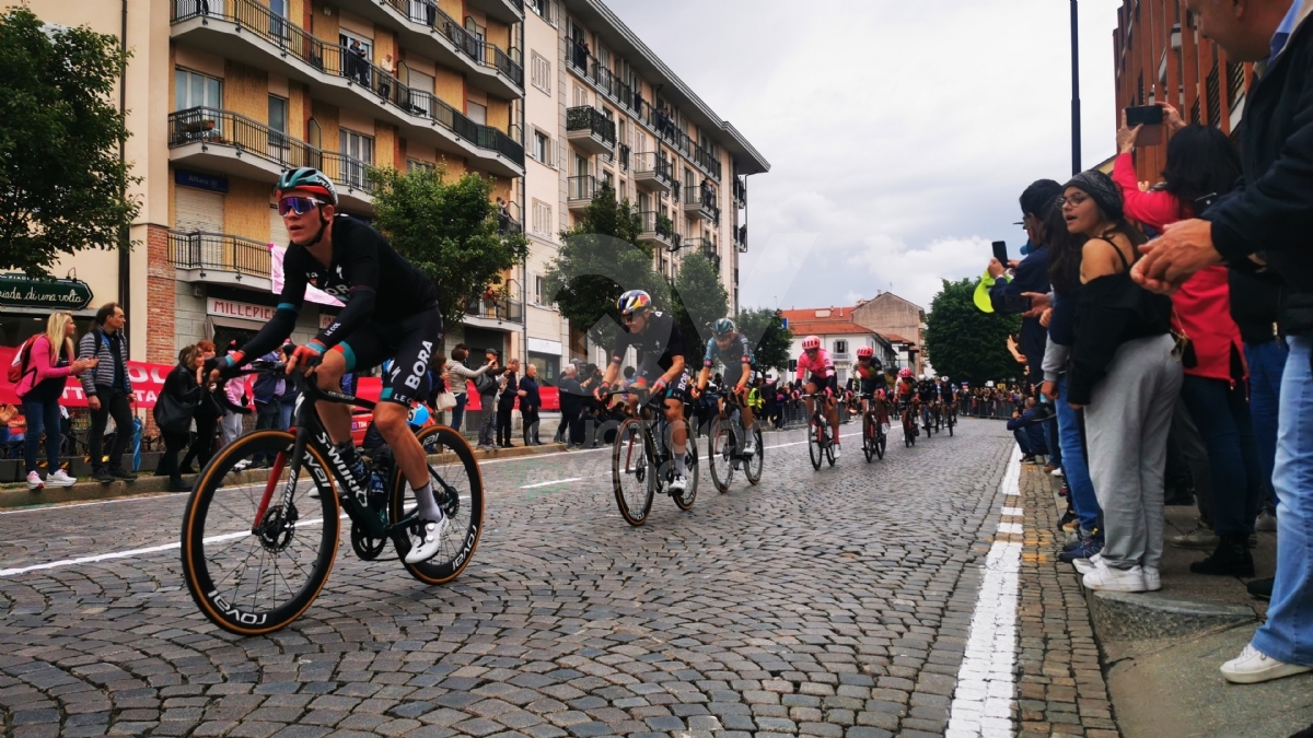 GIRO D'ITALIA A RIVOLI - Vince Denz: per la città una giornata indimenticabile - FOTO E VIDEO