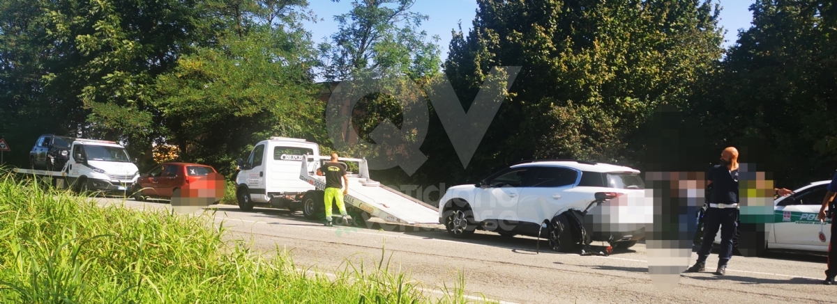 INCIDENTE A VENARIA In corso Machiavelli: scontro fra due auto, disagi al traffico - FOTO