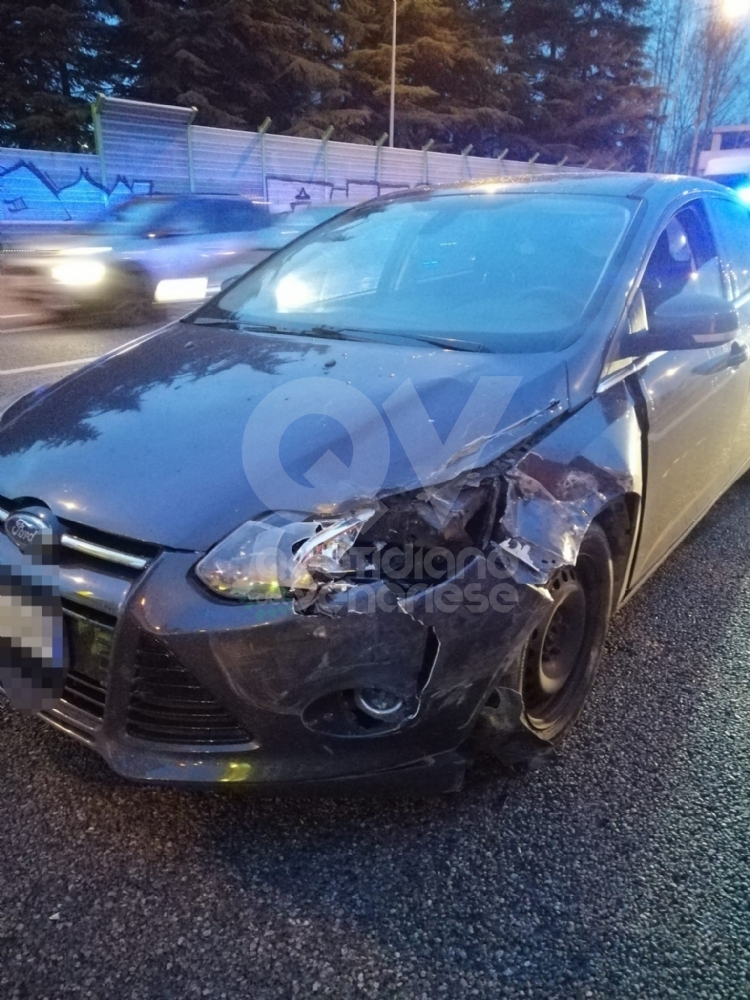 DOPPIO INCIDENTE IN TANGENZIALE A RIVOLI - Sei auto coinvolte, due persone ferite - FOTO