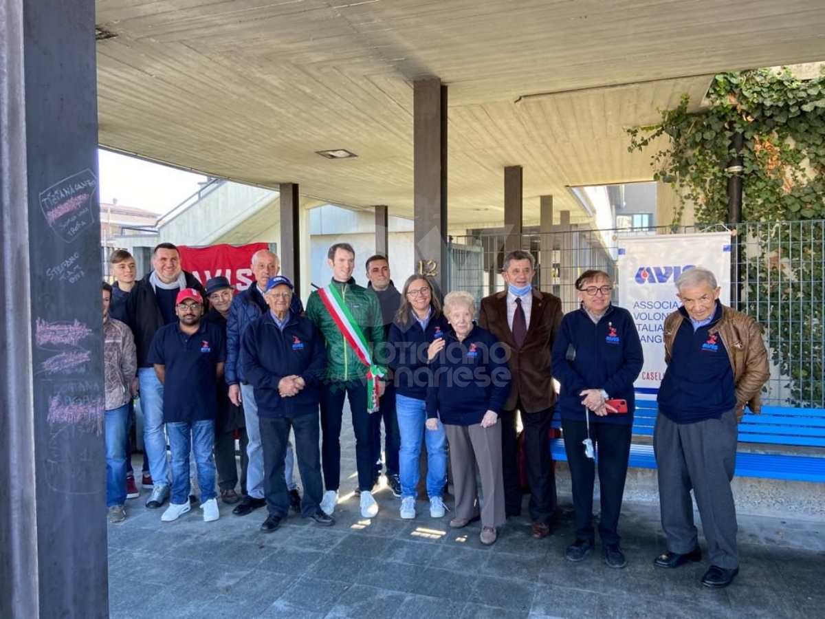 CASELLE - Al poliambulatorio di via Savonarola ecco due panchine donate dall'Avis - FOTO