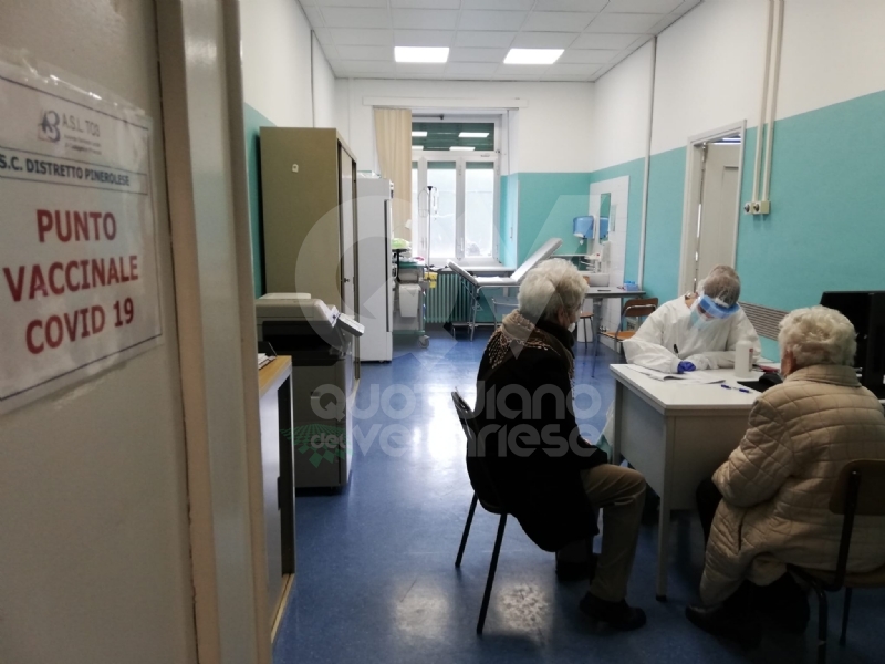 RIVOLI-COLLEGNO - Siamo tutti Silla Bovo: a 100 anni si vaccina per dire «stop» al Covid - FOTO